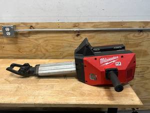 lot 2 image: MILWAUKEE MX FUEL Lithium-Ion Cordless 1-18 in. Breaker (Tool Only)