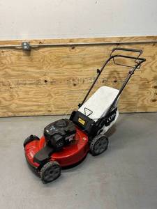 lot 13 image: TORO 22 in. Recycler Briggs & Stratton High Wheel FWD Gas Walk Behind Self Propelled Lawn Mower with Non-Original Bag
