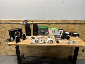 lot 74 image: Lot of Salvage Store Return Items- Electronics