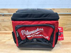 lot 44 image: MILWAUKEE Packout Cooler