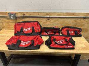 lot 48 image: MILWAUKEE Lot of 5- Tool Bags