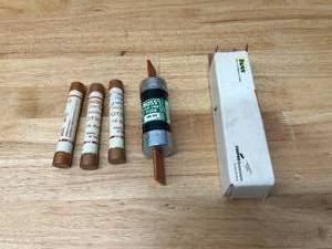 lot 57 image: Lot of Fuses