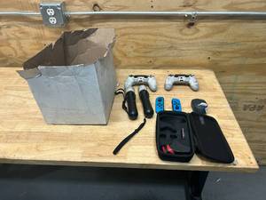 lot 93 image: Lot of Gaming Items