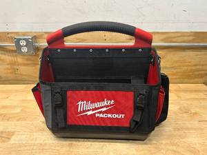 lot 19 image: MILWAUKEE 15 in. PACKOUT Tote