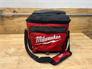 lot 20 image: MILWAUKEE 21 Qt. Soft Sided Jobsite Lunch Cooler