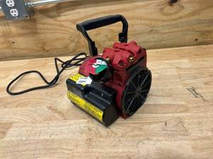 lot 84 image: MILWAUKEE Vacuum Pump
