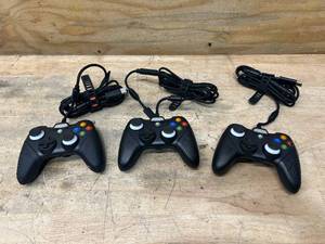 lot 86 image: Lot of 3 XBOX Controllers