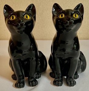 lot 25 image: Three Black Cat Ceramic Figurines including Two Department 56 Cat Figurines