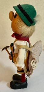 lot 51 image: Vintage Wood Carved Anri Casey Boys German Figurine