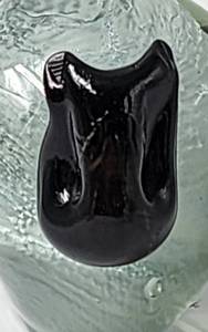 lot 163 image: Stylized Irish Black & White Glass Sheep Paperweight