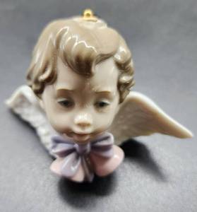 lot 188 image: Rare and Beautiful Lladro Angel Wall Plaque Set  Lladro Angel Ornament