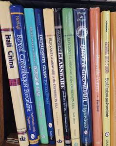 lot 191 image: Large Selection of Collectors Reference Books