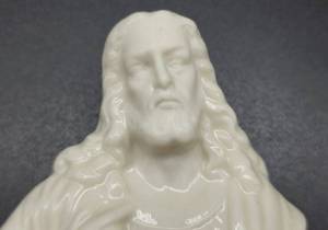lot 193 image: Lovely Irish Belleek Porcelain Sacred Heart Figure