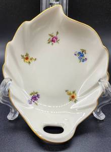 lot 211 image: Pretty Pikard China Dish Set