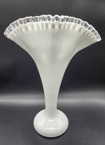 lot 212 image: Vintage Silver Crest Milk Glass Collection