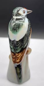 lot 228 image: Beautiful Herend Hand Painted Porcelain Bird Figure