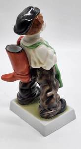 lot 257 image: Vintage Herend Shoemaker Figure