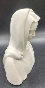 lot 259 image: Vintage Boehm Madonna Bust