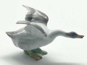lot 152 image: Vintage Erphila Porcelain Goose in Flight Figurine