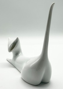 lot 90 image: Laying Cat by Jaroslav Jezek Figurine