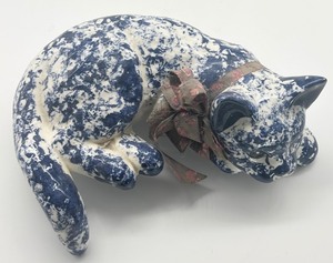 lot 71 image: Katys Country Charm Ceramic Cat Figurine