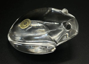 lot 290 image: Val St. Lambert de Sorss Crystal Frog Paperweight
