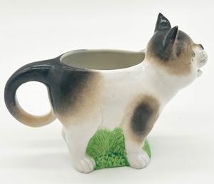 lot 292 image: Vintage Ceramic Cat Figurine Creamer