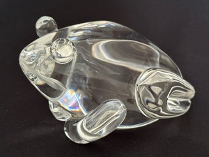 lot 73 image: Steuben Crystal Art Glass Frog Sculpture