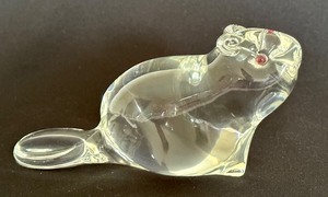 lot 77 image: Steuben Crystal Art Glass Beaver Figurine
