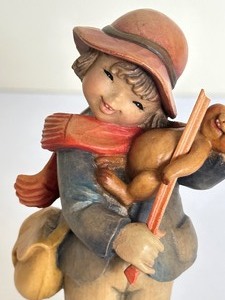 lot 15 image: Vintage Anri Hand Carved Boy Playing Violin Figurine