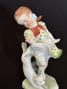 lot 104A image: Vintage Hand Painted Herend Little Girl with Cat Figurine