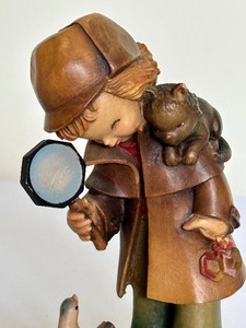 lot 18 image: Vintage Hand Carved Anri Wood Figurine Sherlock