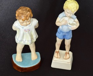 lot 14 image: Vintage Royal Copenhagen Old Friends Figure and Girl Figurine No. 2913