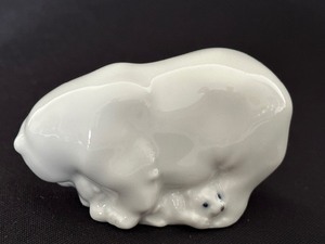 lot 23 image: Vintage Royal Copenhagen Polar Bear with Cub Porcelain Figurine 4780