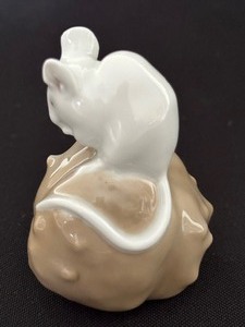 lot 22 image: Vintage Danish Royal Copenhagen Mouse on a Brown Chestnut Figurine