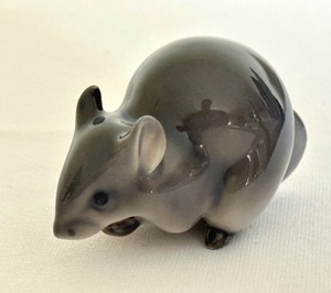 lot 20 image: Royal Copenhagen Mouse Figurine No. 2564