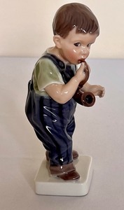 lot 36 image: Vintage Dahl Jensen Porcelain Boy with Pipe Figurine No. 1027