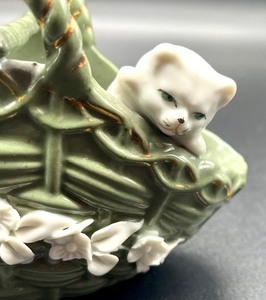 lot 326 image: Vintage Kitty in a Basket Figurine