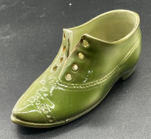 lot 329 image: Three Vintage Porcelain Shoe Figurines