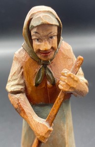 lot 331 image: Three Vintage ANRI Hand Carved Wooden Figurines