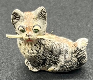 lot 334 image: 3 Vintage German Cold Painted Cat Figurines