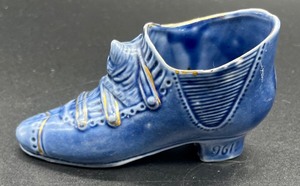lot 345 image: 5 Vintage Shoe Figurines