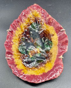 lot 347 image: Two Vintage Majolica Leaf Plates