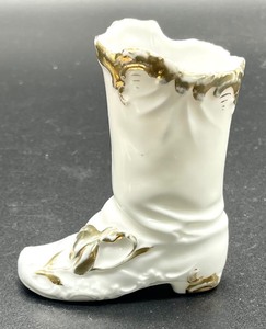 lot 405 image: Adorable Vintage Porcelain Boot Figurines