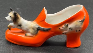 lot 409 image: Four Vintage Porcelain Shoe Figurines