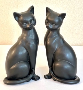 lot 72 image: Variety of Vintage Black Cat Figurines