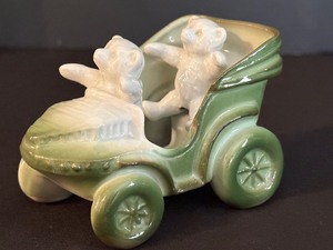 lot 53 image: Antique Bear Figurine Pin Tray  Holder
