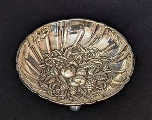 lot 357 image: S. Kirk and Sons Footed Sterling Silver Dish