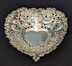 lot 358 image: Gorham Sterling Silver Chantilly Heart Dish