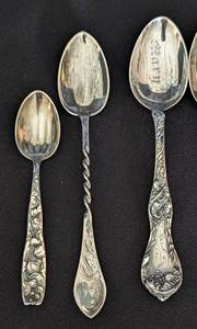 lot 368 image: Assorted Vintage Sterling Silver Spoons